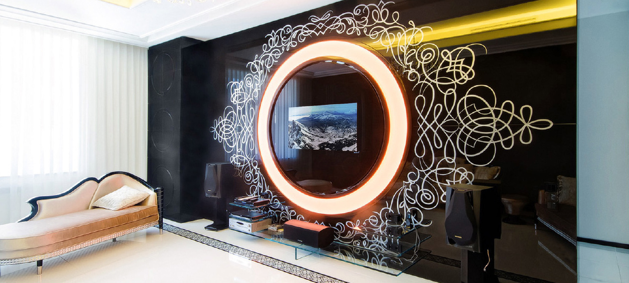 65.0" Glas TV für den Bereich Wohnen, installiert in einem Wohnzimmer @ private Residenz in Russland.