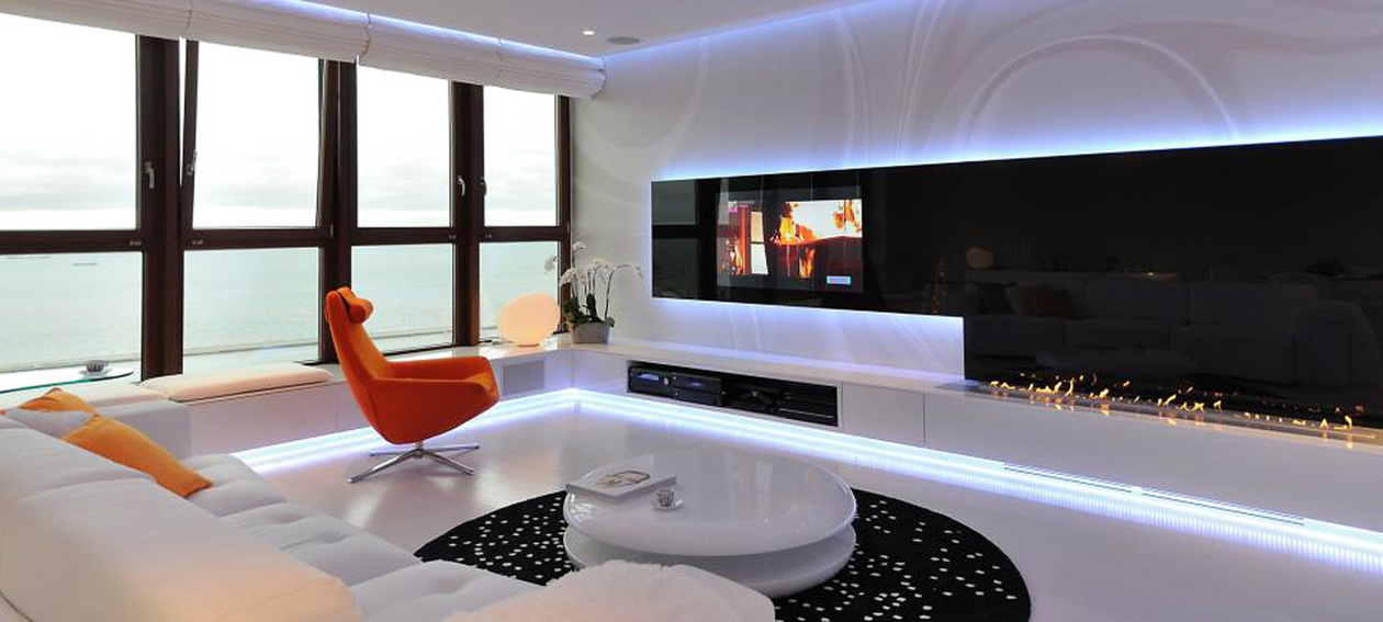 55.0‘‘ Glas TV für den Bereich Wohnen, installiert in einem Wohnzimmer @ SEA TOWER - Gdynia in Polen.