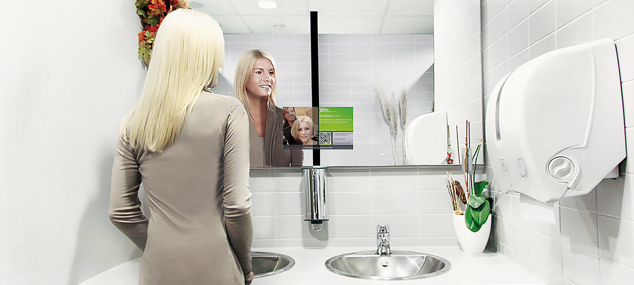 13.3" Spiegel TV für den Bereich Digital Signage, installiert in einer öffentlichen Toilette @ Oscar Club in Deutschland.